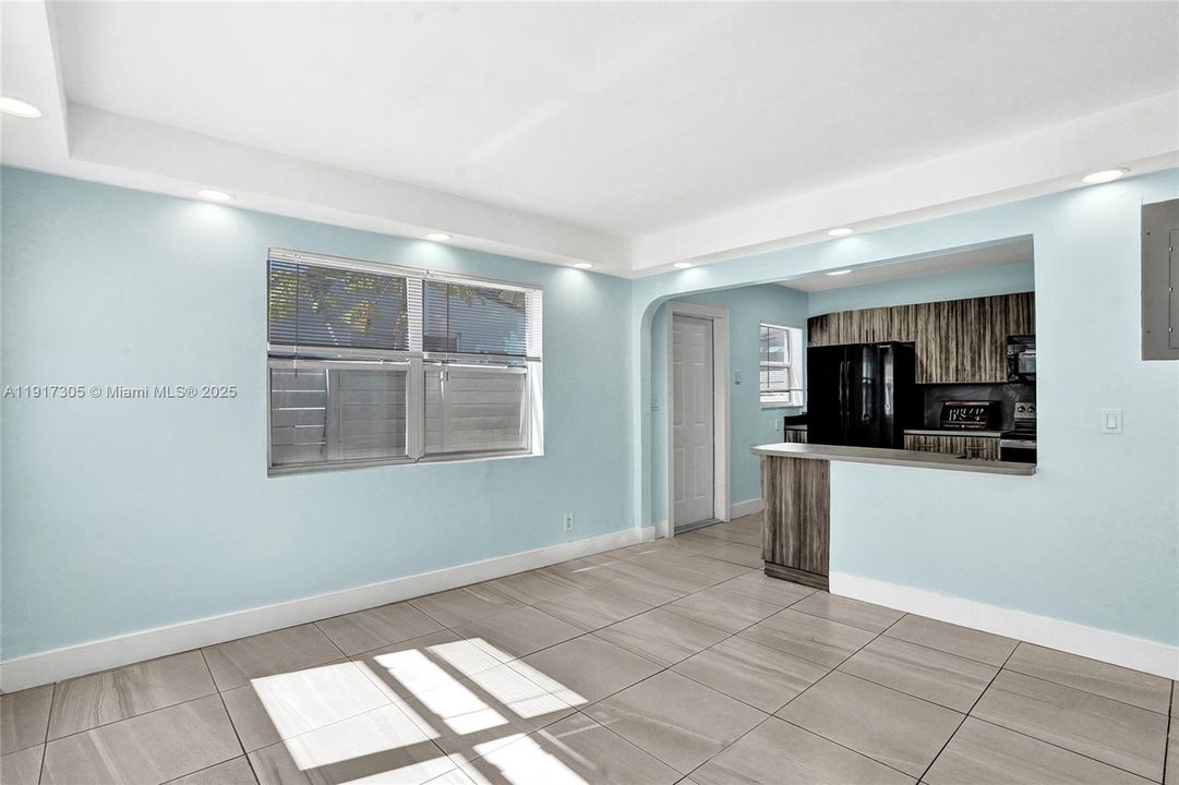 合同活跃: $550,000 (0 贝兹, 0 浴室, 1718 平方英尺)