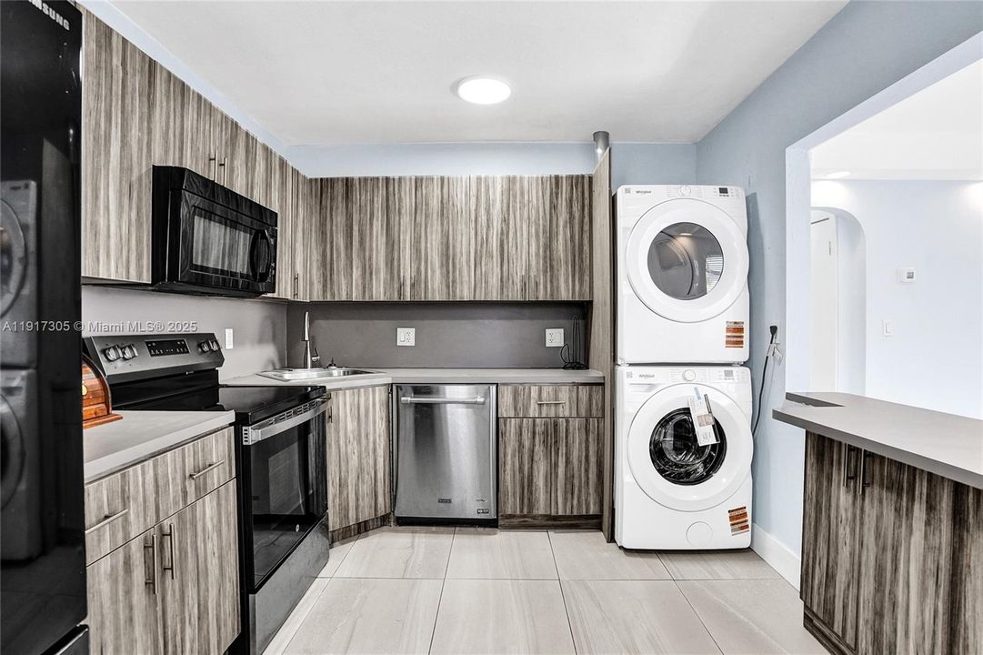 合同活跃: $550,000 (0 贝兹, 0 浴室, 1718 平方英尺)