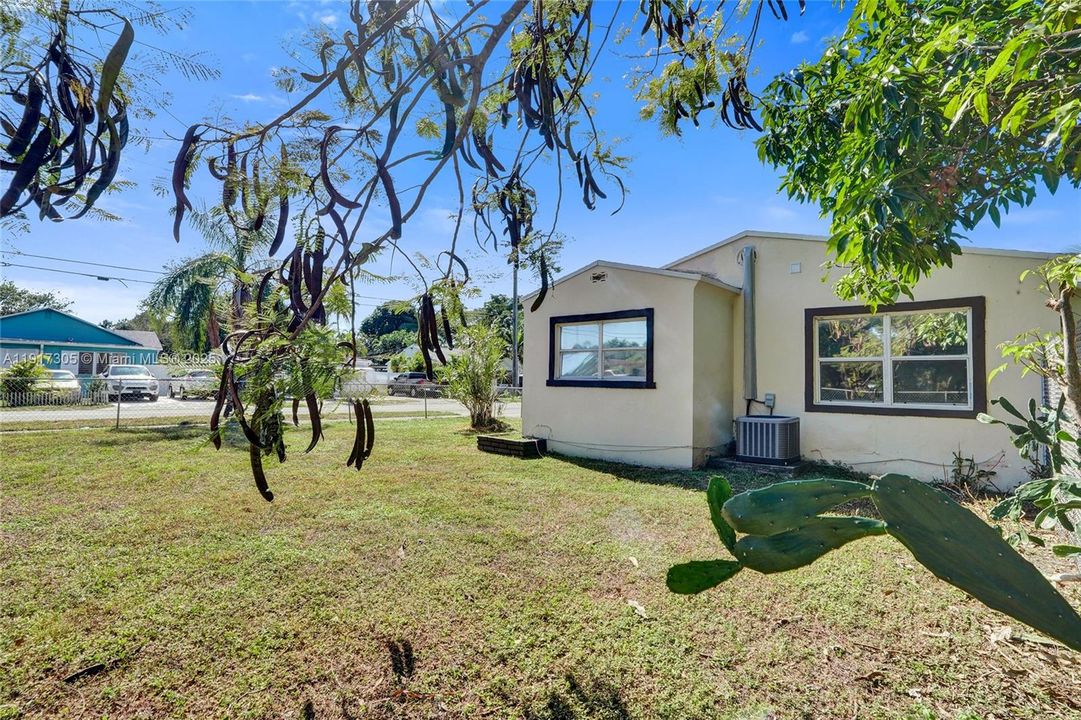 合同活跃: $550,000 (0 贝兹, 0 浴室, 1718 平方英尺)