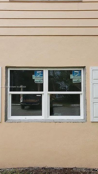 For Sale: $145,000 (1 beds, 1 baths, 473 Square Feet)