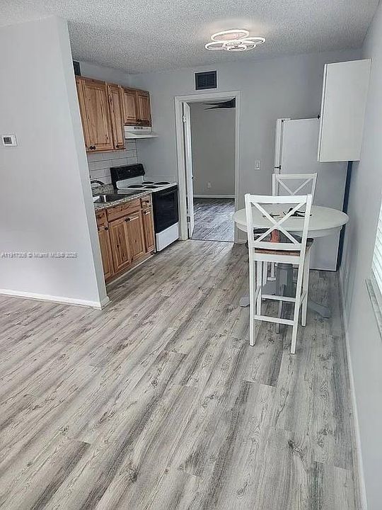 For Sale: $145,000 (1 beds, 1 baths, 473 Square Feet)