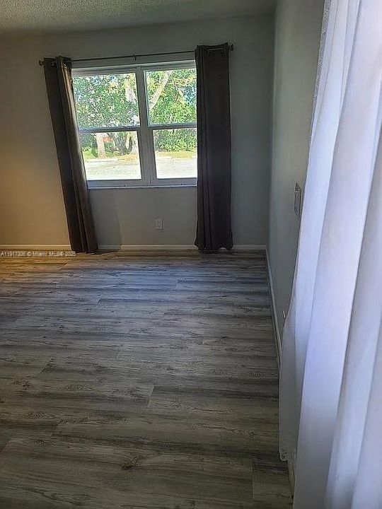 For Sale: $145,000 (1 beds, 1 baths, 473 Square Feet)