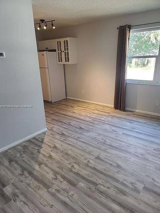 For Sale: $145,000 (1 beds, 1 baths, 473 Square Feet)