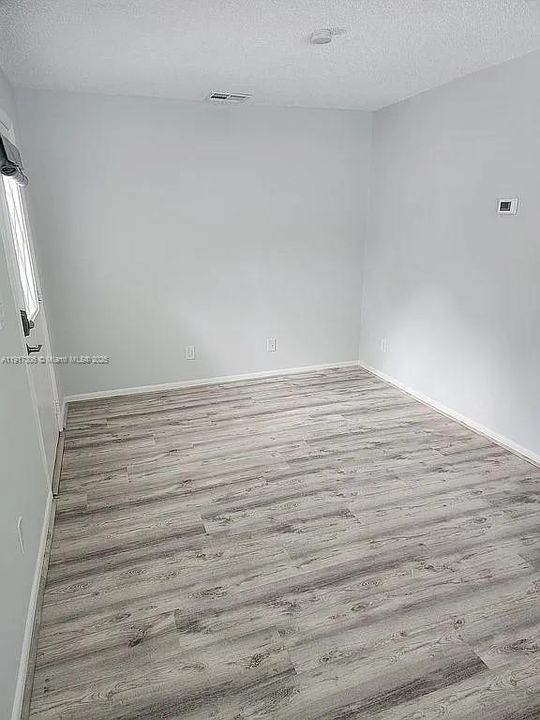 For Sale: $145,000 (1 beds, 1 baths, 473 Square Feet)