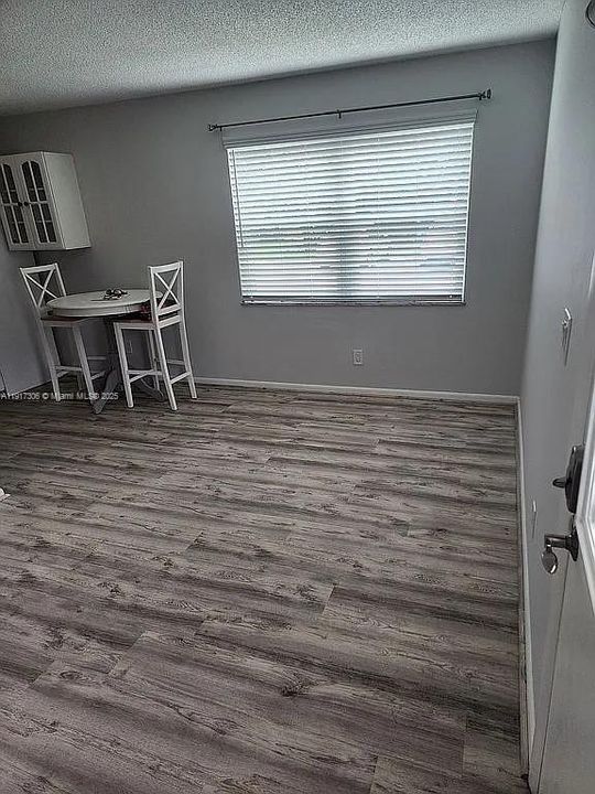 For Sale: $145,000 (1 beds, 1 baths, 473 Square Feet)