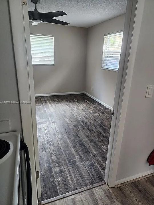 For Sale: $145,000 (1 beds, 1 baths, 473 Square Feet)