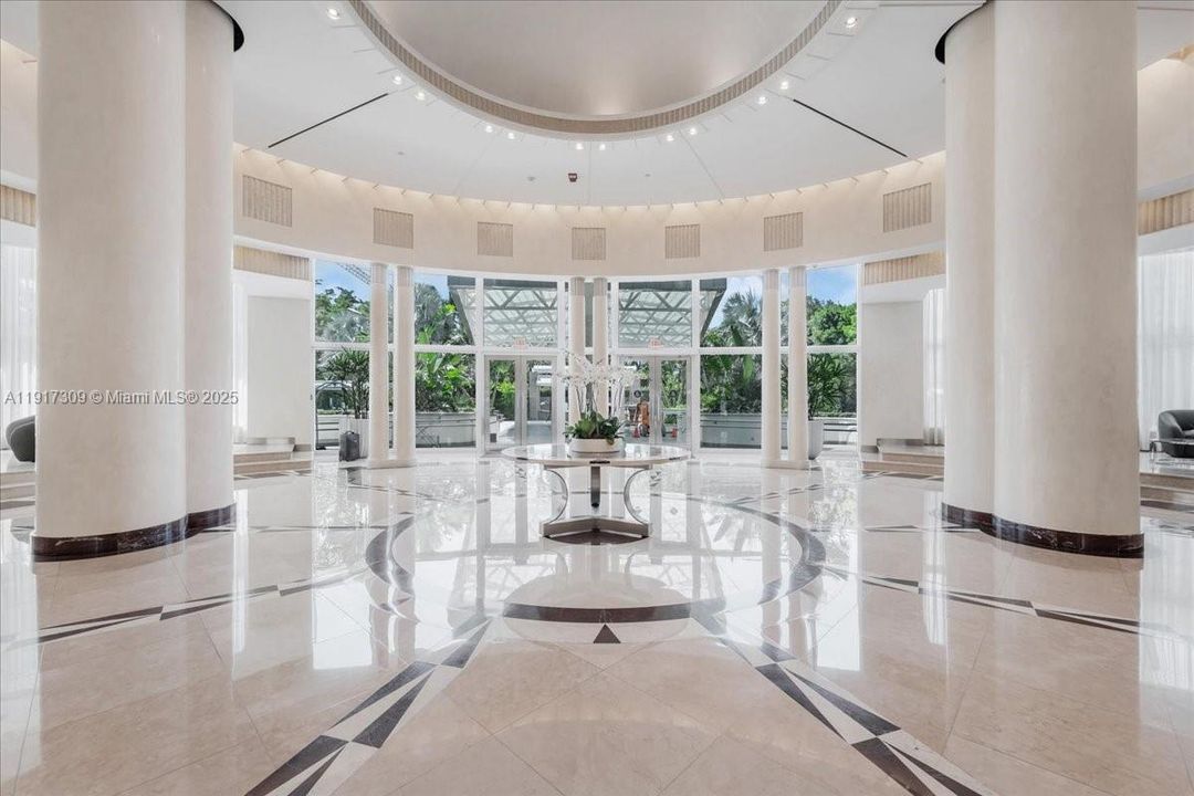 合同活跃: $2,450,000 (3 贝兹, 4 浴室, 2600 平方英尺)