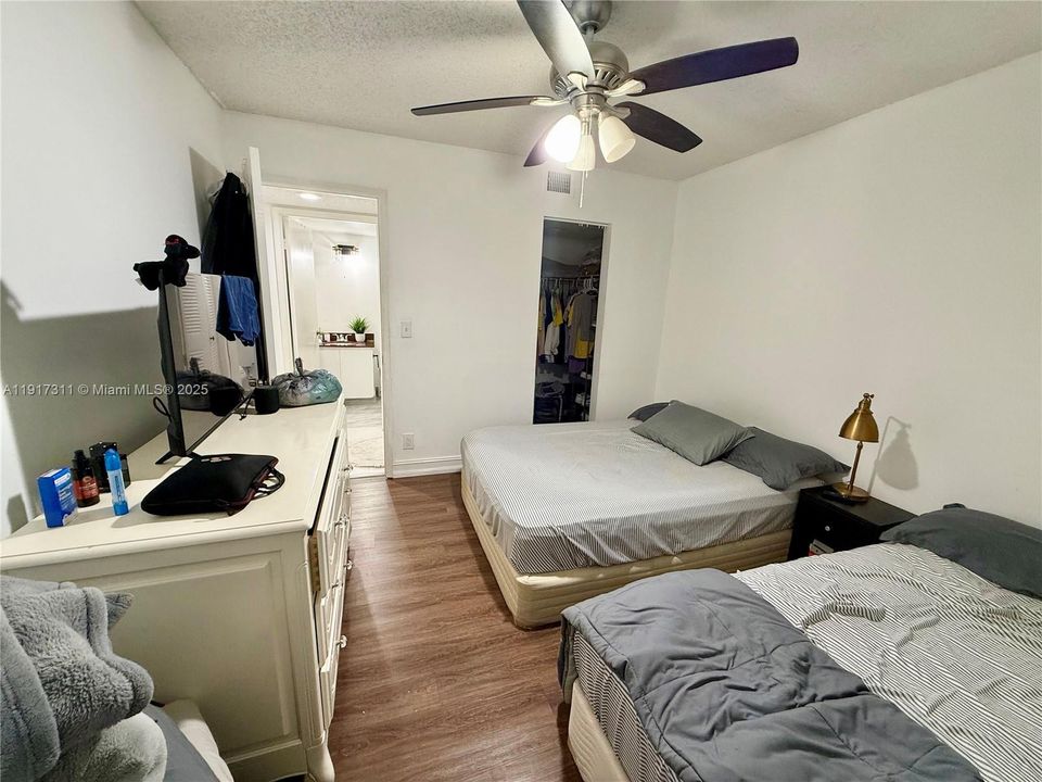 For Sale: $230,000 (3 beds, 2 baths, 1140 Square Feet)