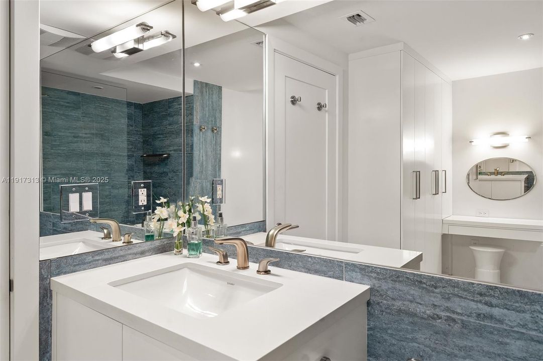 Full Guest Bathroom View 3