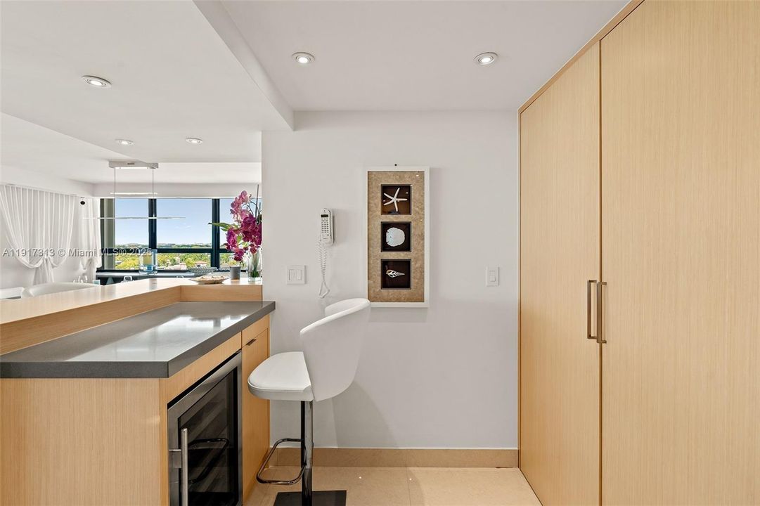 For Sale: $2,995,000 (3 beds, 2 baths, 2424 Square Feet)