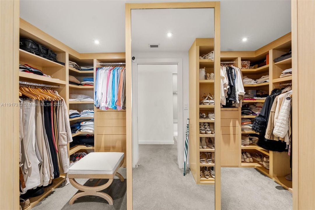 For Sale: $2,995,000 (3 beds, 2 baths, 2424 Square Feet)