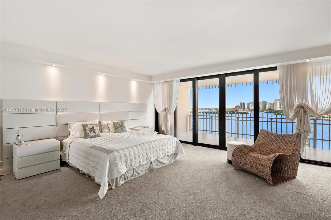 For Sale: $2,995,000 (3 beds, 2 baths, 2424 Square Feet)