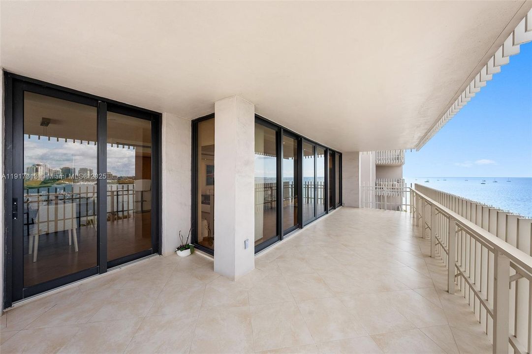 For Sale: $2,995,000 (3 beds, 2 baths, 2424 Square Feet)