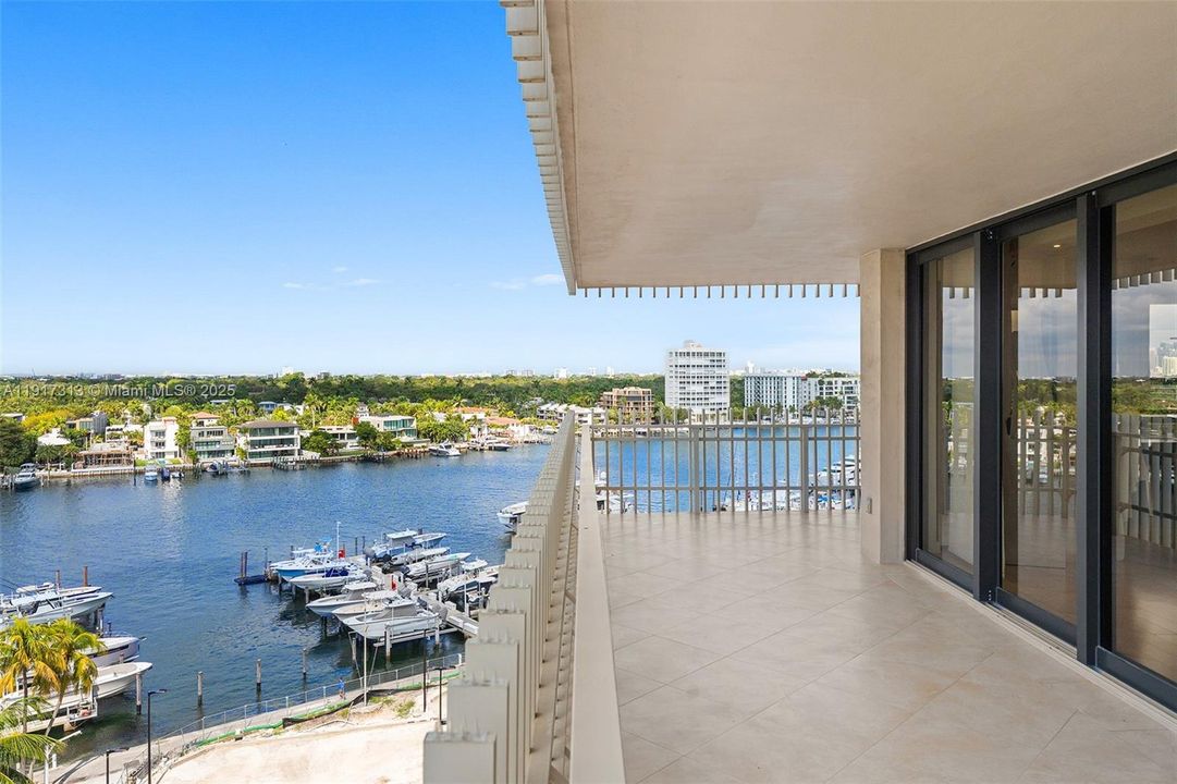 For Sale: $2,995,000 (3 beds, 2 baths, 2424 Square Feet)