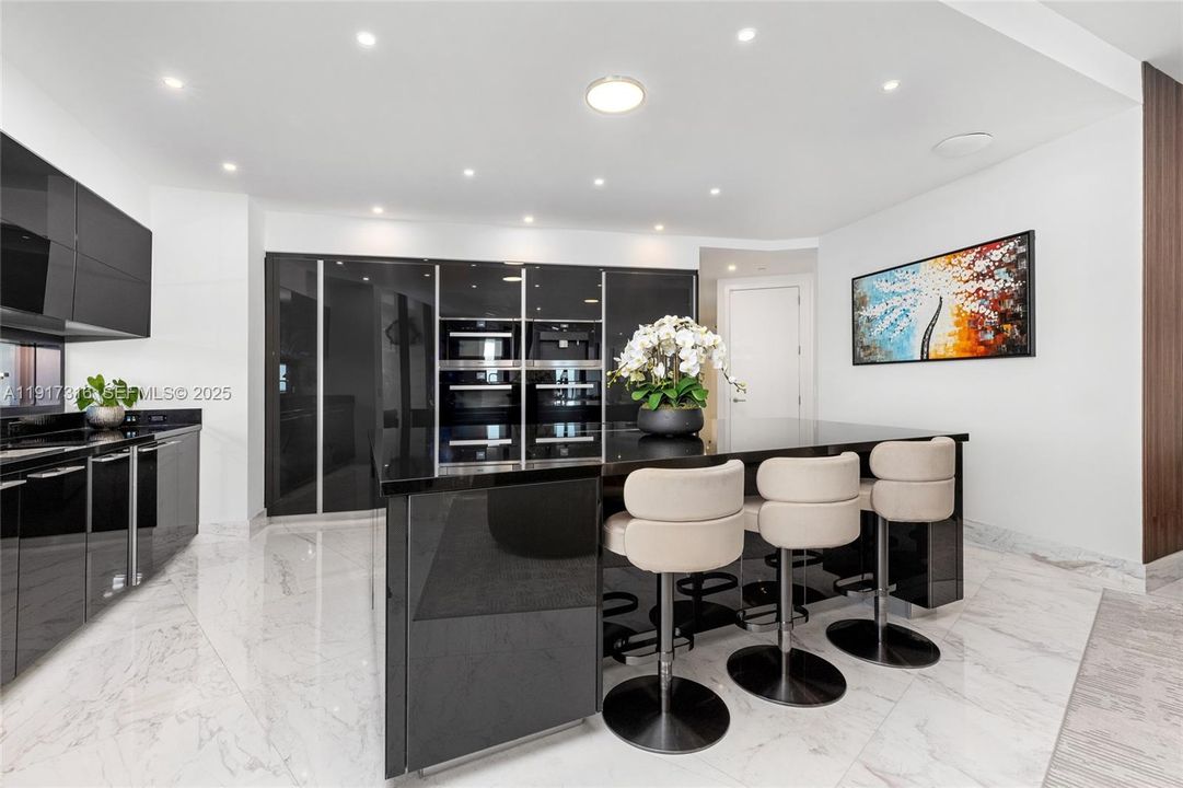 待售: $11,950,000 (3 贝兹, 4 浴室, 4154 平方英尺)