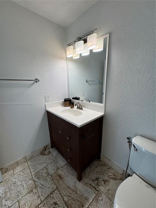 Active With Contract: $2,100 (2 beds, 2 baths, 1000 Square Feet)