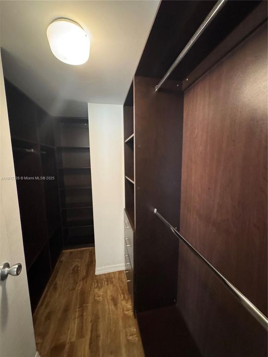 Active With Contract: $2,100 (2 beds, 2 baths, 1000 Square Feet)