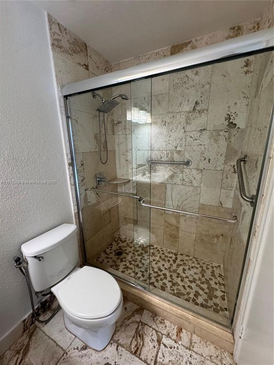 Active With Contract: $2,100 (2 beds, 2 baths, 1000 Square Feet)