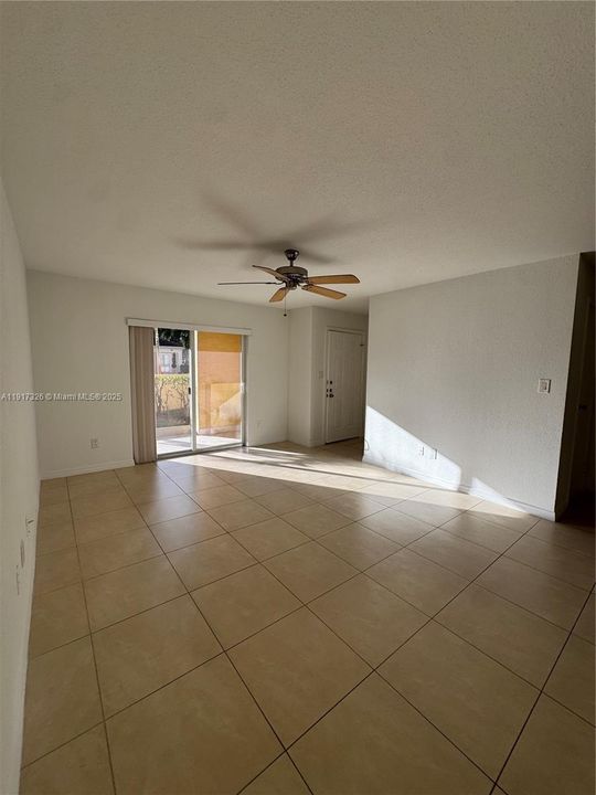 Active With Contract: $2,100 (2 beds, 2 baths, 1000 Square Feet)