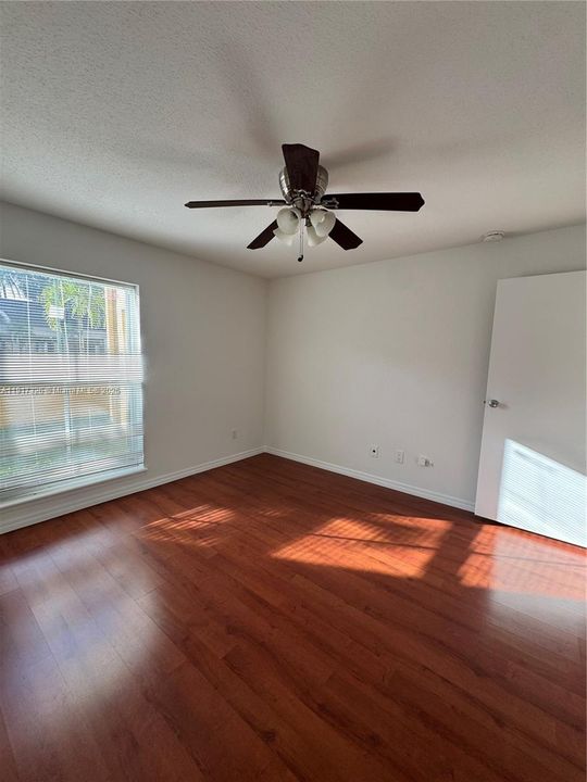 Active With Contract: $2,100 (2 beds, 2 baths, 1000 Square Feet)