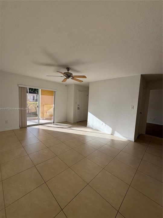 Active With Contract: $2,100 (2 beds, 2 baths, 1000 Square Feet)