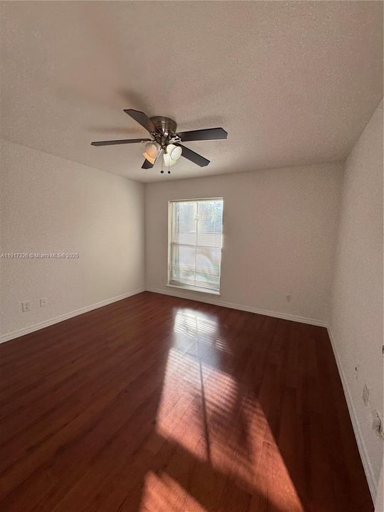 Active With Contract: $2,100 (2 beds, 2 baths, 1000 Square Feet)