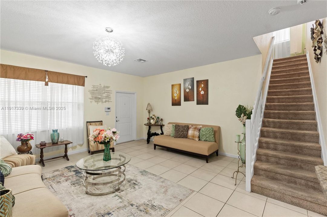 En Venta: $650,000 (4 camas, 3 baños, 2107 Pies cuadrados)