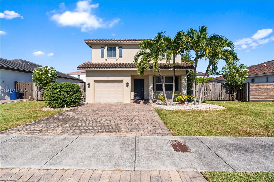 En Venta: $650,000 (4 camas, 3 baños, 2107 Pies cuadrados)