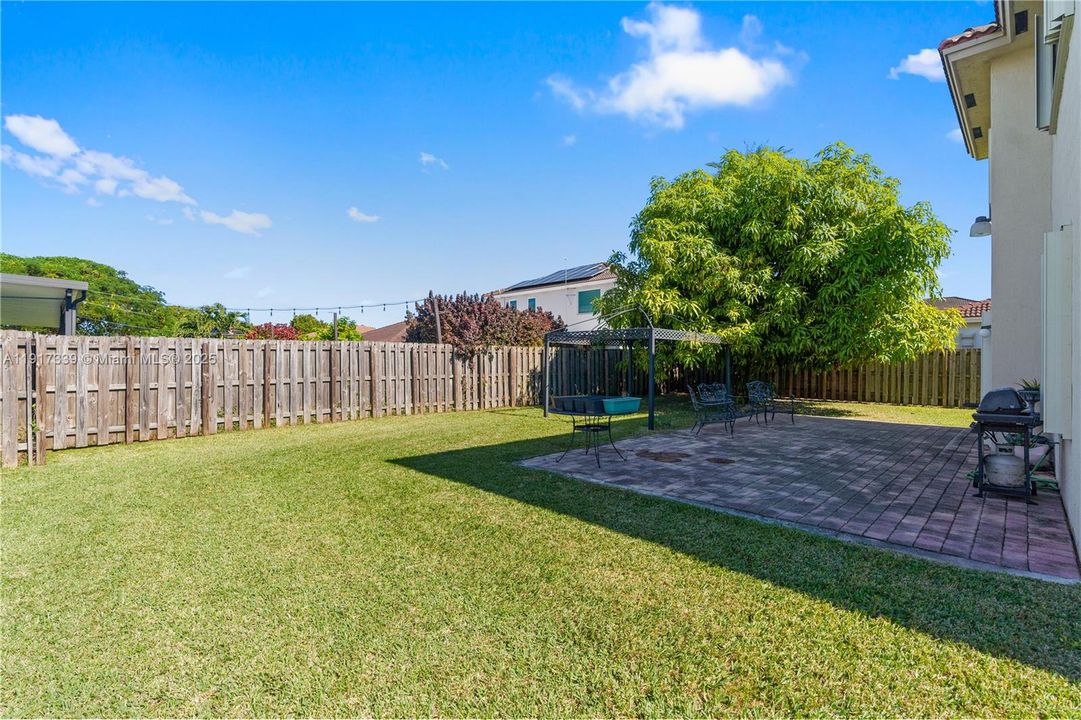 En Venta: $650,000 (4 camas, 3 baños, 2107 Pies cuadrados)