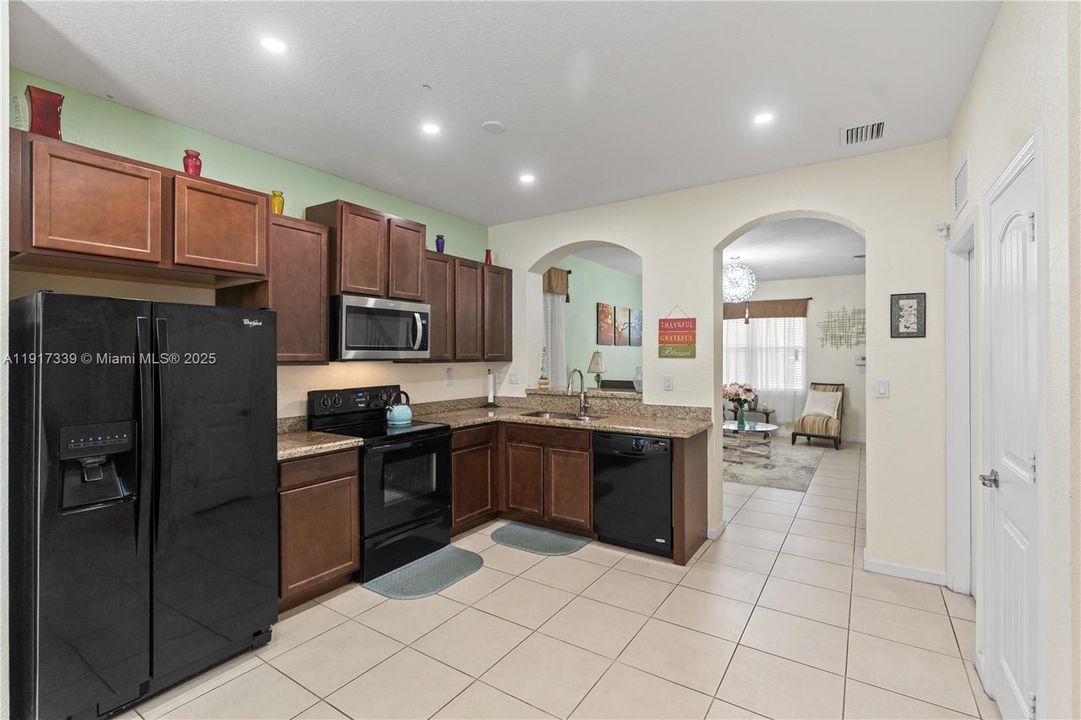 En Venta: $650,000 (4 camas, 3 baños, 2107 Pies cuadrados)