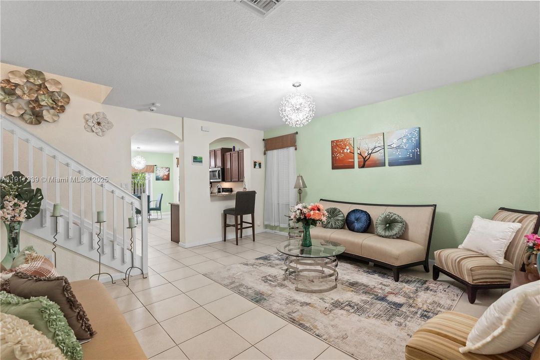 En Venta: $650,000 (4 camas, 3 baños, 2107 Pies cuadrados)