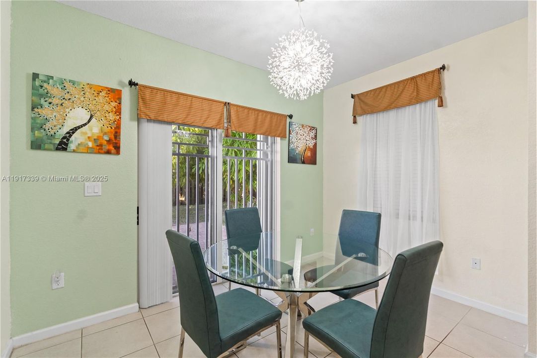 En Venta: $650,000 (4 camas, 3 baños, 2107 Pies cuadrados)