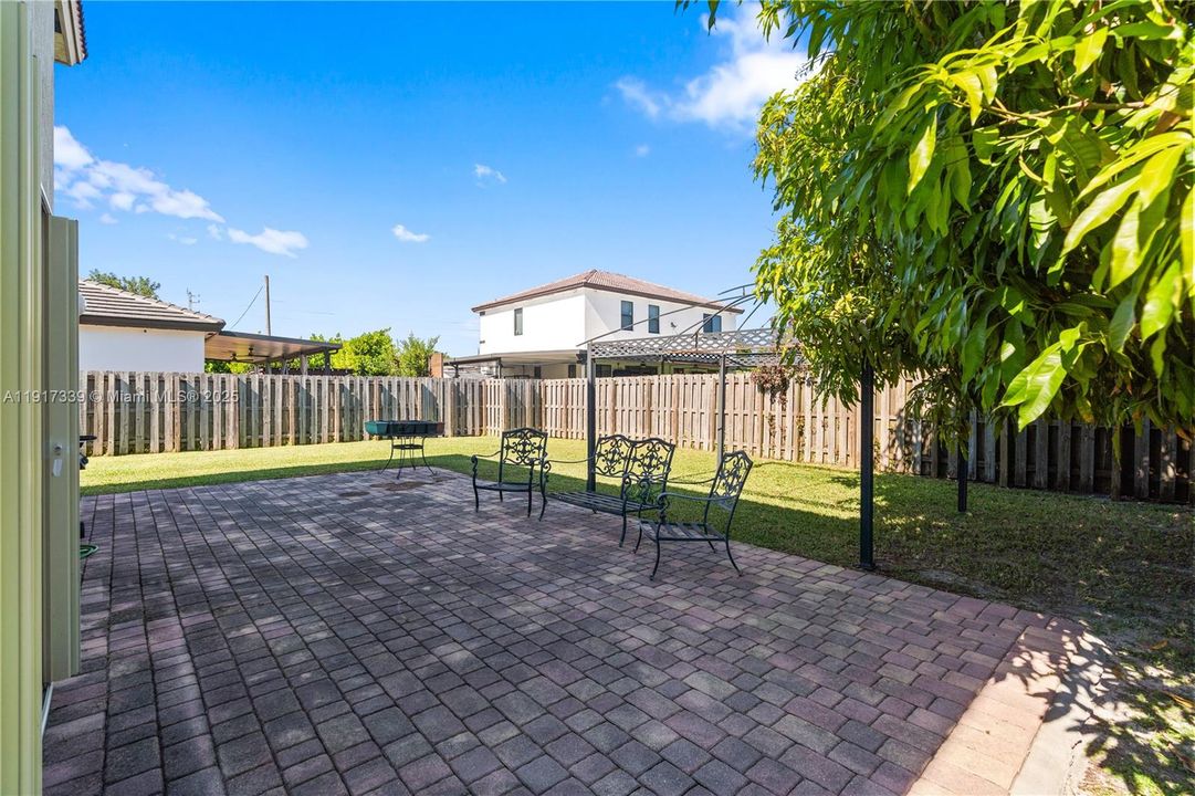 En Venta: $650,000 (4 camas, 3 baños, 2107 Pies cuadrados)