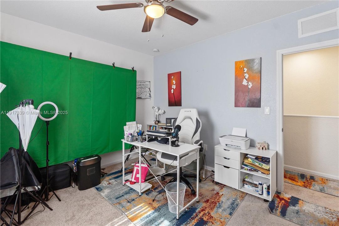 En Venta: $650,000 (4 camas, 3 baños, 2107 Pies cuadrados)