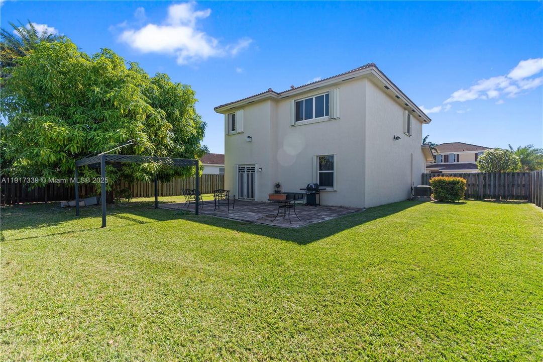 En Venta: $650,000 (4 camas, 3 baños, 2107 Pies cuadrados)