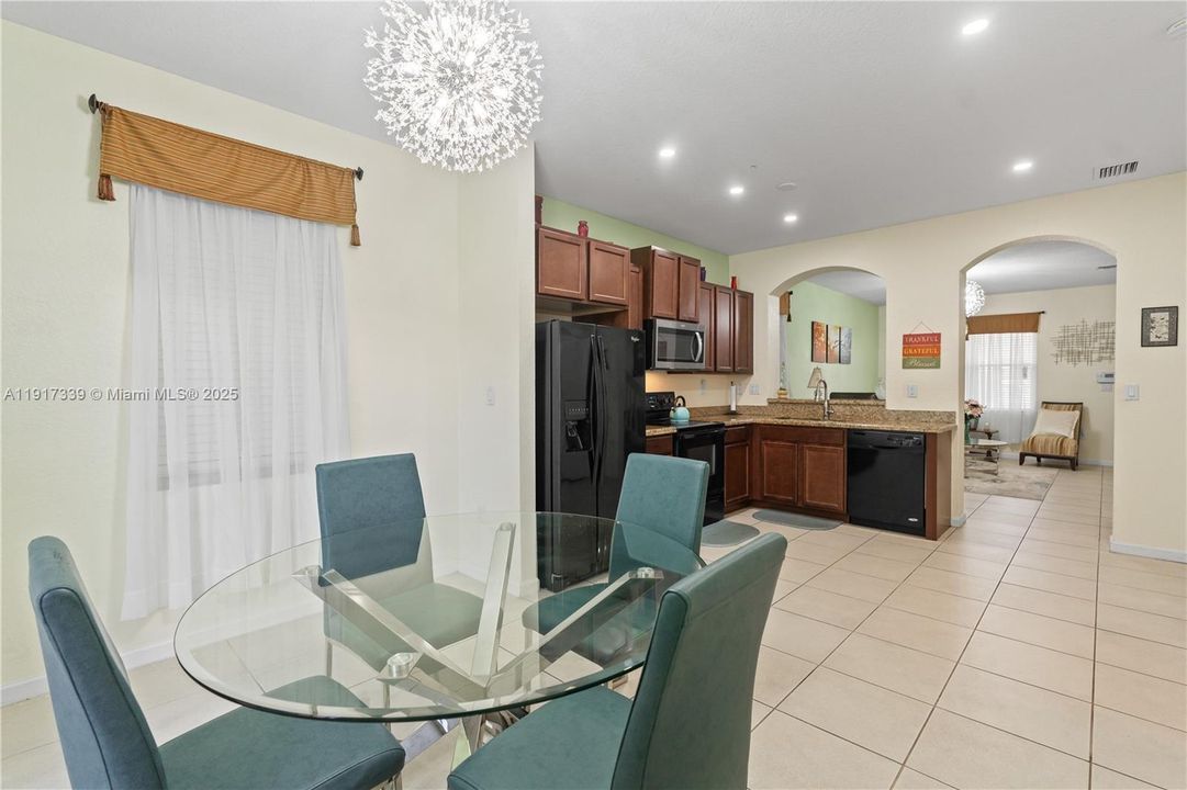 En Venta: $650,000 (4 camas, 3 baños, 2107 Pies cuadrados)