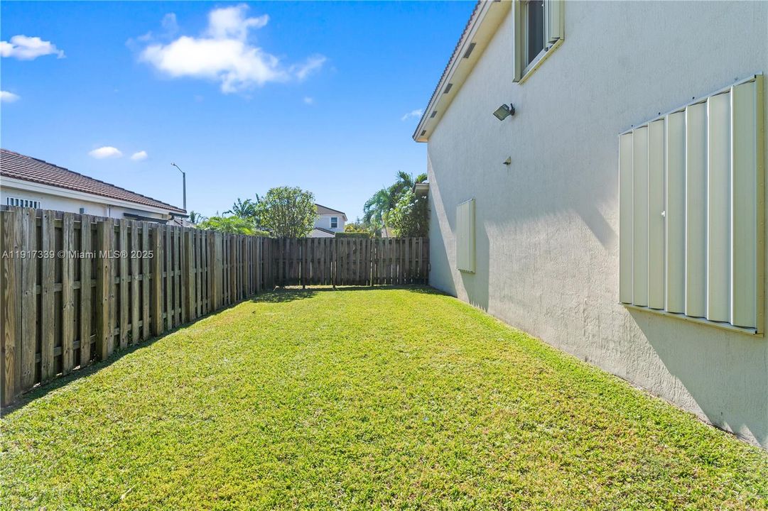 En Venta: $650,000 (4 camas, 3 baños, 2107 Pies cuadrados)