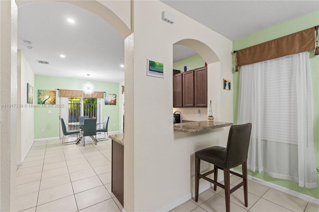 En Venta: $650,000 (4 camas, 3 baños, 2107 Pies cuadrados)