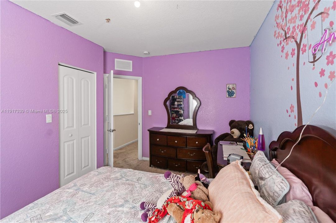 En Venta: $650,000 (4 camas, 3 baños, 2107 Pies cuadrados)