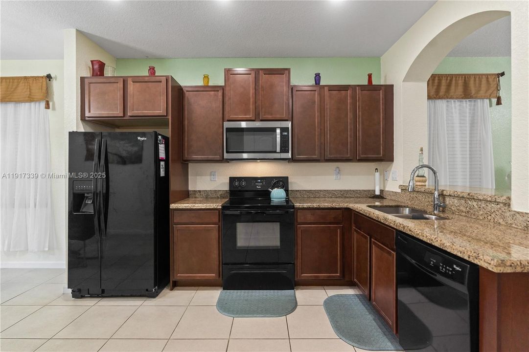 En Venta: $650,000 (4 camas, 3 baños, 2107 Pies cuadrados)