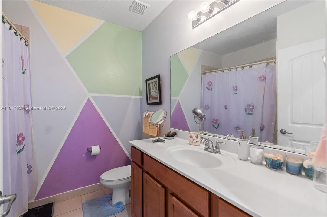 En Venta: $650,000 (4 camas, 3 baños, 2107 Pies cuadrados)