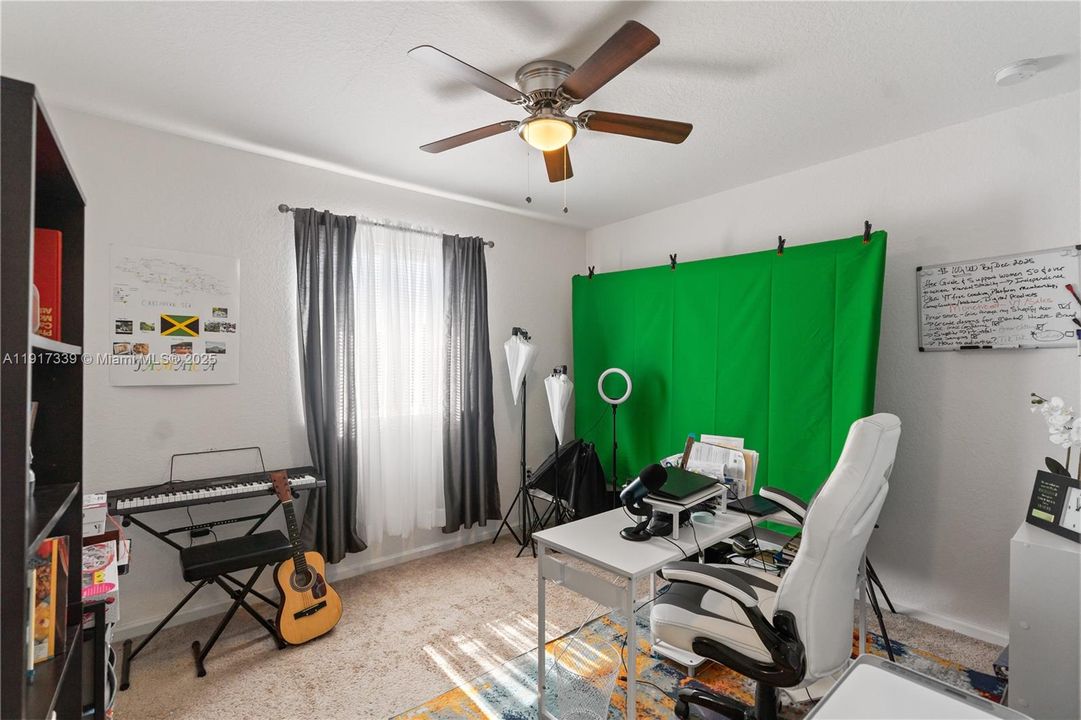 En Venta: $650,000 (4 camas, 3 baños, 2107 Pies cuadrados)