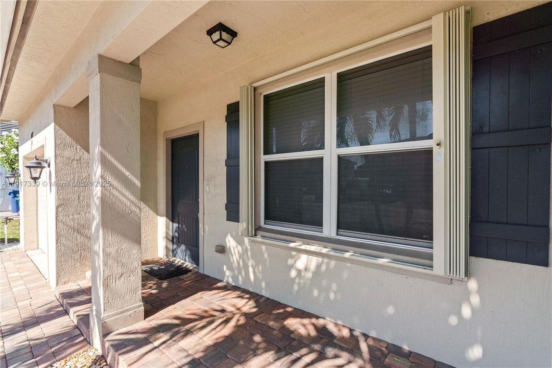 En Venta: $650,000 (4 camas, 3 baños, 2107 Pies cuadrados)