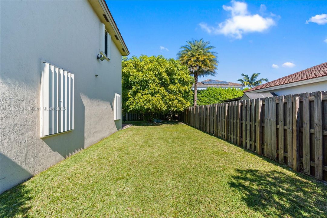 En Venta: $650,000 (4 camas, 3 baños, 2107 Pies cuadrados)