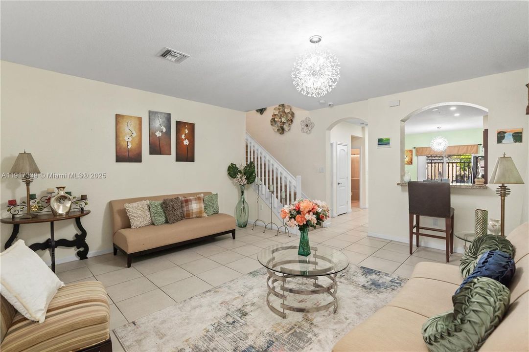 En Venta: $650,000 (4 camas, 3 baños, 2107 Pies cuadrados)