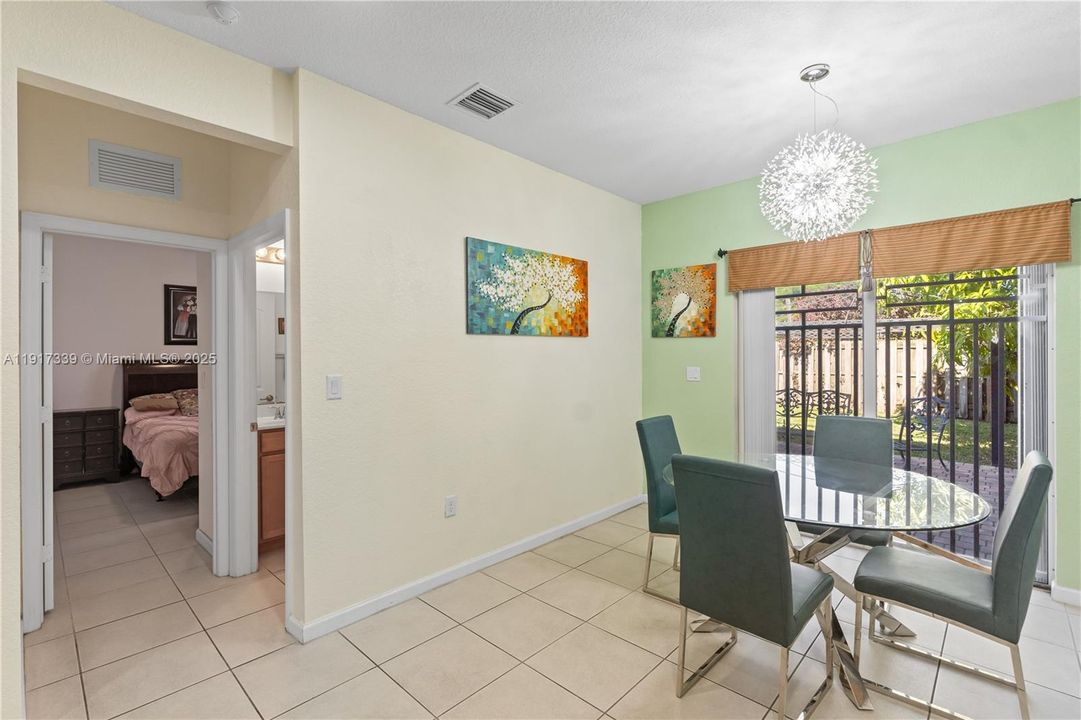 En Venta: $650,000 (4 camas, 3 baños, 2107 Pies cuadrados)