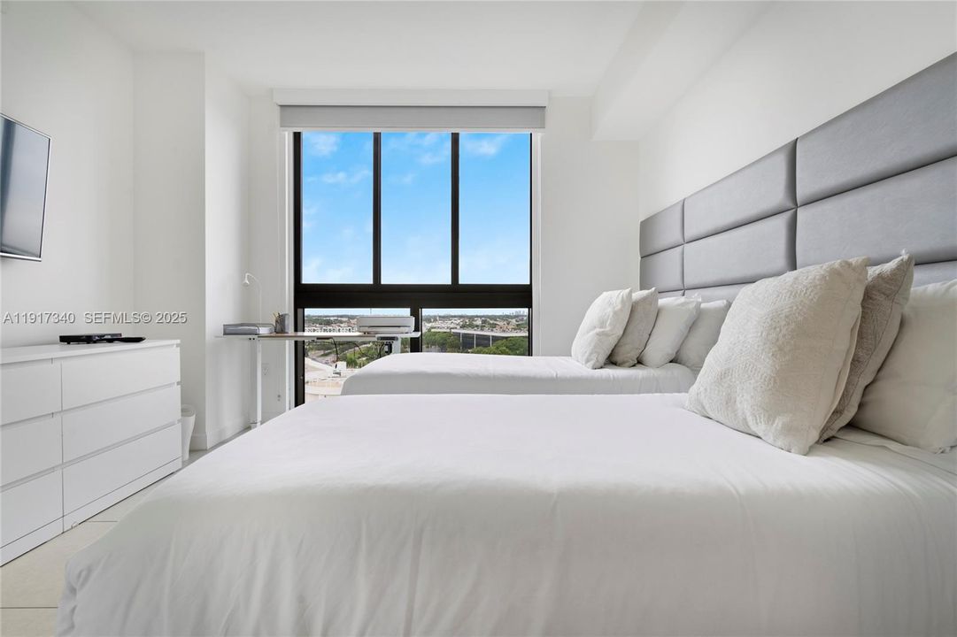 For Sale: $590,000 (2 beds, 2 baths, 1040 Square Feet)