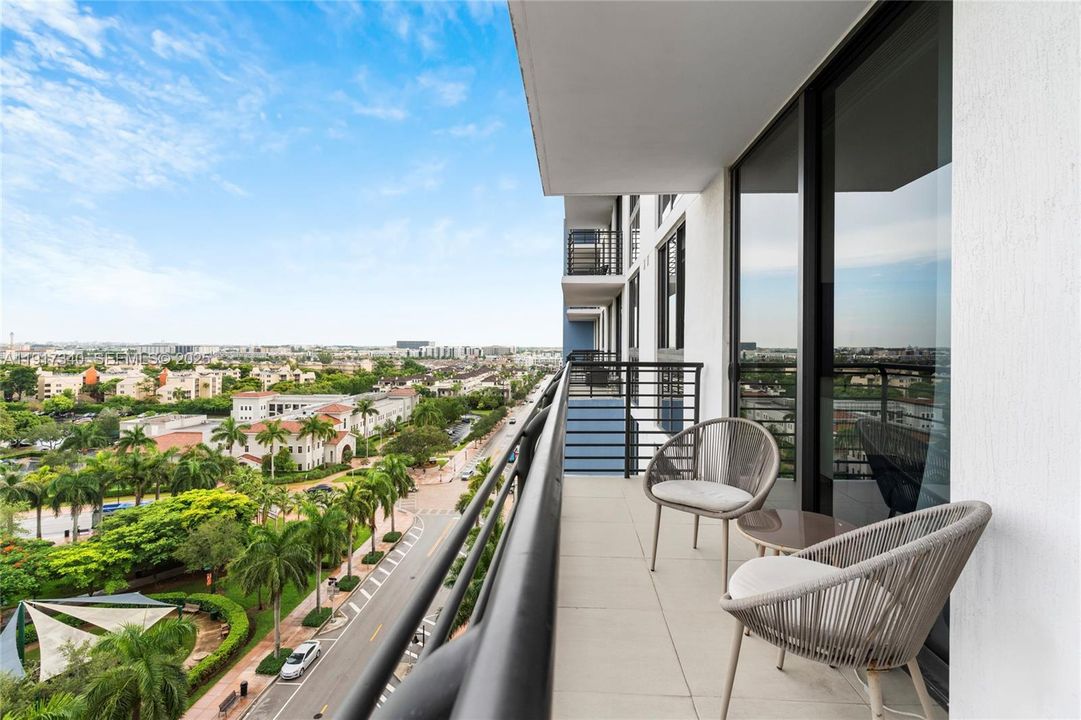 For Sale: $590,000 (2 beds, 2 baths, 1040 Square Feet)