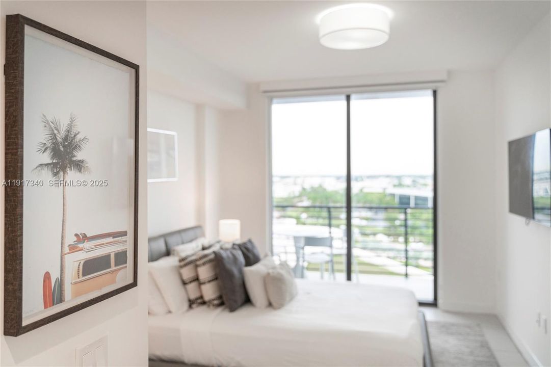 For Sale: $590,000 (2 beds, 2 baths, 1040 Square Feet)