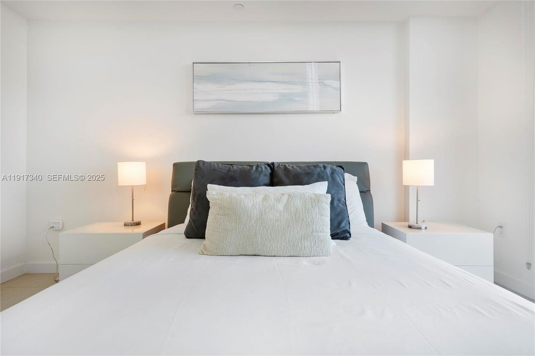 For Sale: $590,000 (2 beds, 2 baths, 1040 Square Feet)